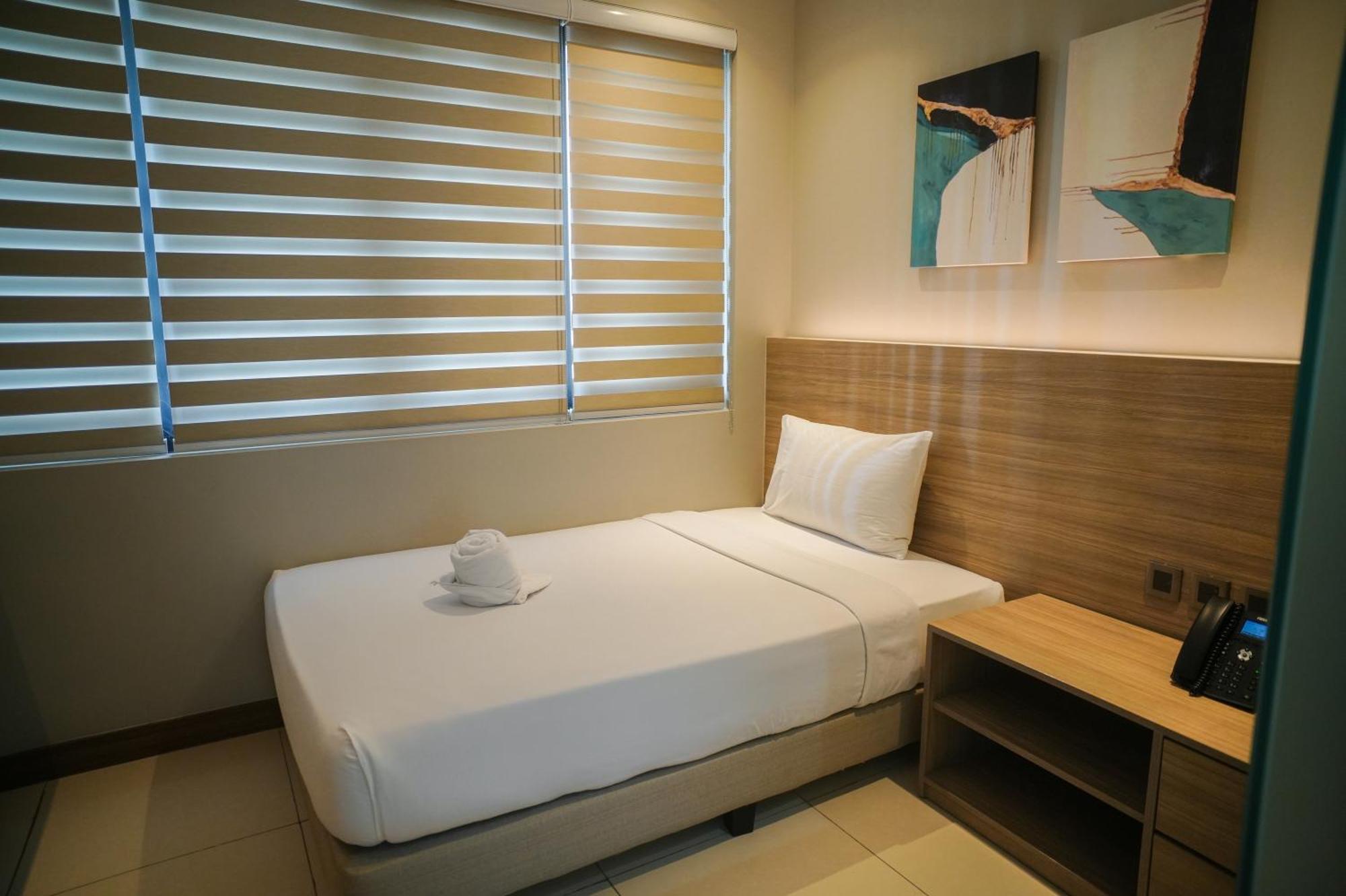 The Hotel Andrea Cauayan City  Εξωτερικό φωτογραφία